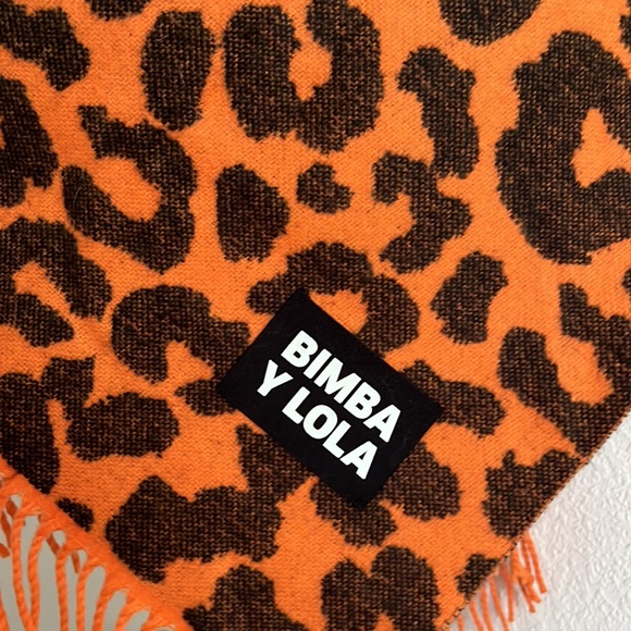 BIMBA Y LOLA XL Winter SCARF leopard print pink and orange - Sold Out - Picture 11 of 15
